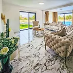 Noel By Interhome *
